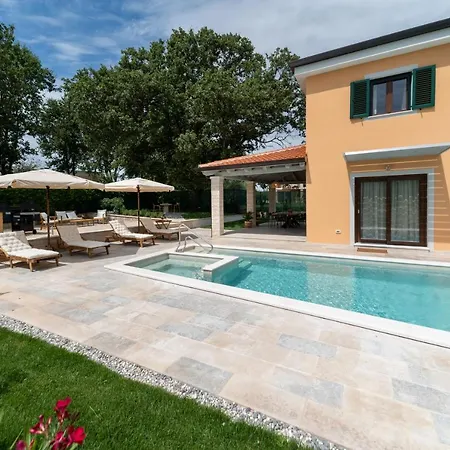 Old Oak Villa