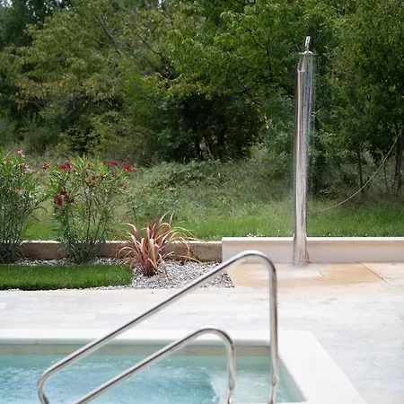 Old Oak Villa *