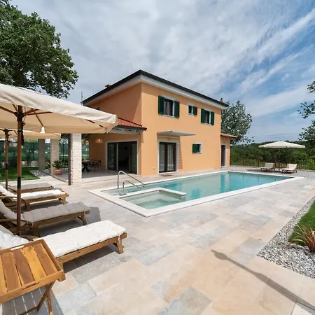 Old Oak Villa *
